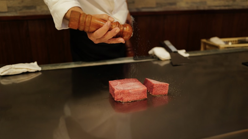 ステーキが美味しいホテル特集｜記念日やご褒美旅行で選びたい贅沢ステイ案内